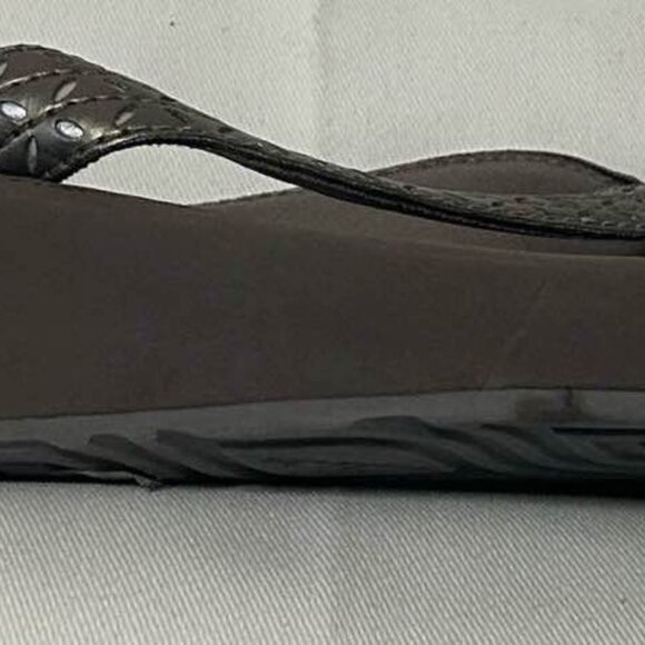 Clark's Collection - Women’s Brown Flip Flop Sandals - Picture 4 of 5